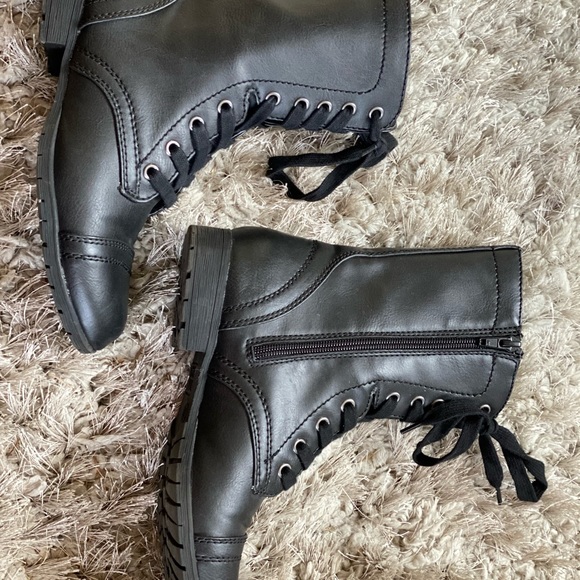 Black boot - Picture 3 of 7